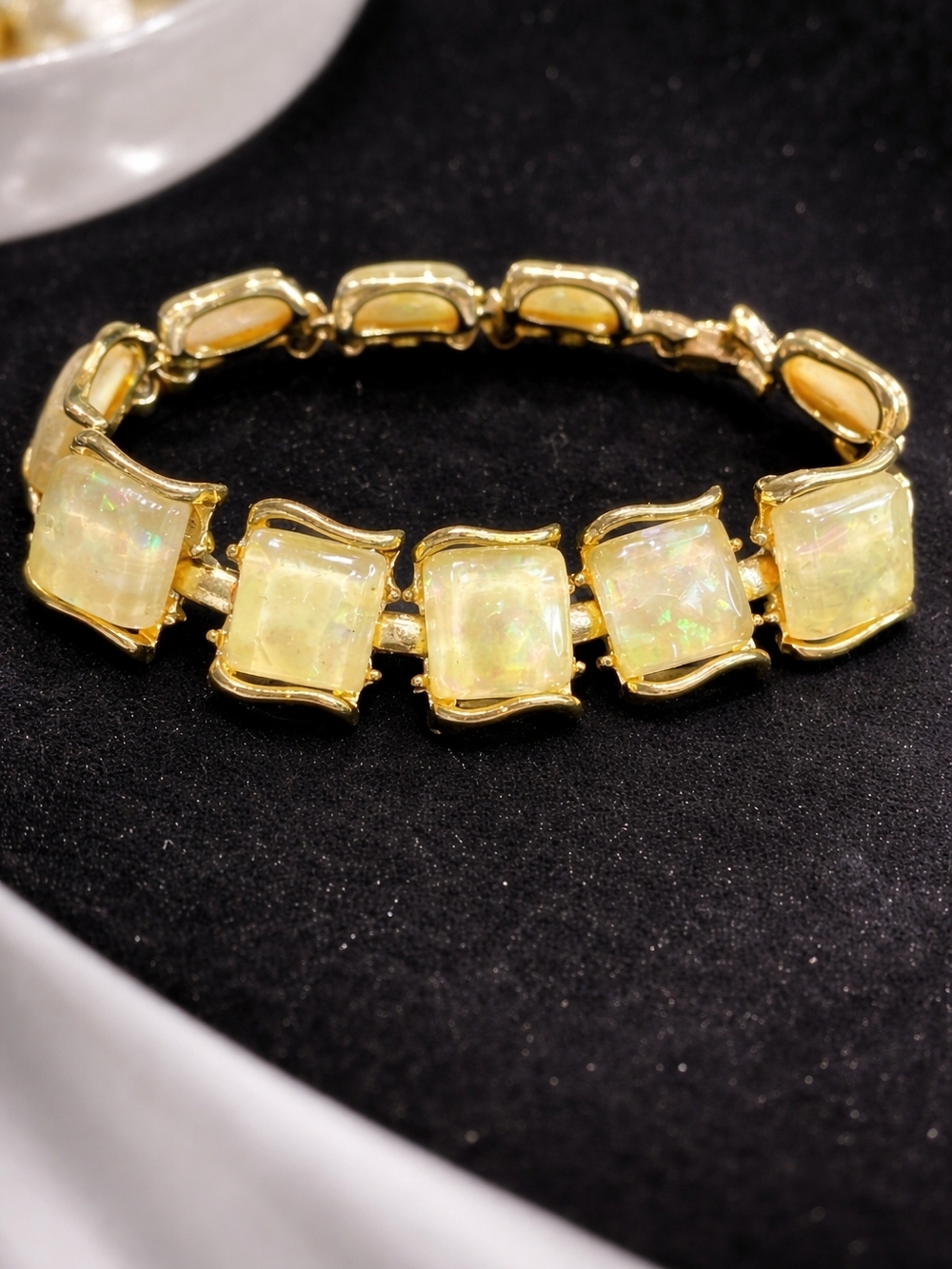 Vintage Coro Gold Tone Bracelet Yellow Lucite Link Signed 6.5–7”